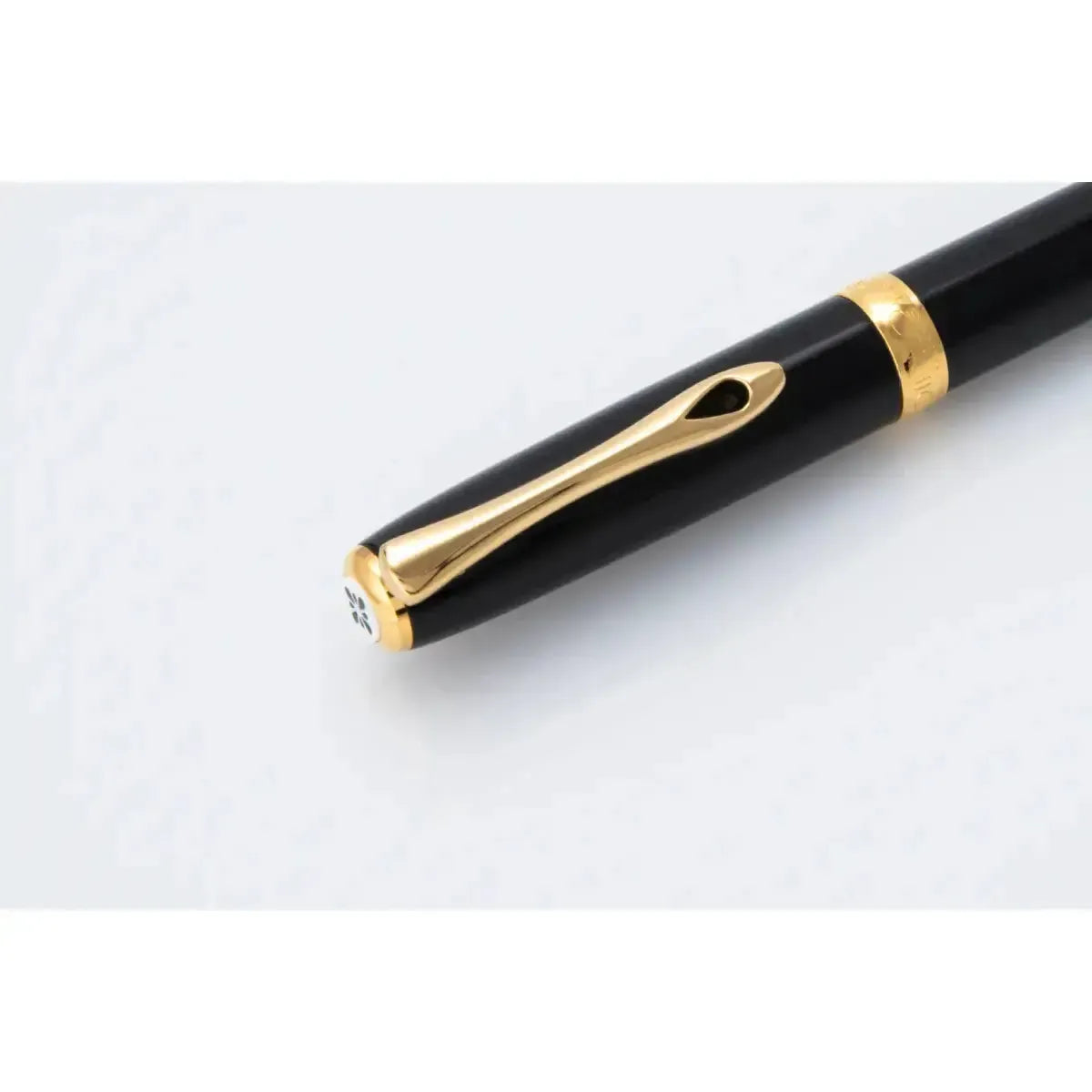 DPM Excellence A2 Laqué Noir Doré Stylo Plume-Stylo Plume-Diplomat-Papeterie du Dôme