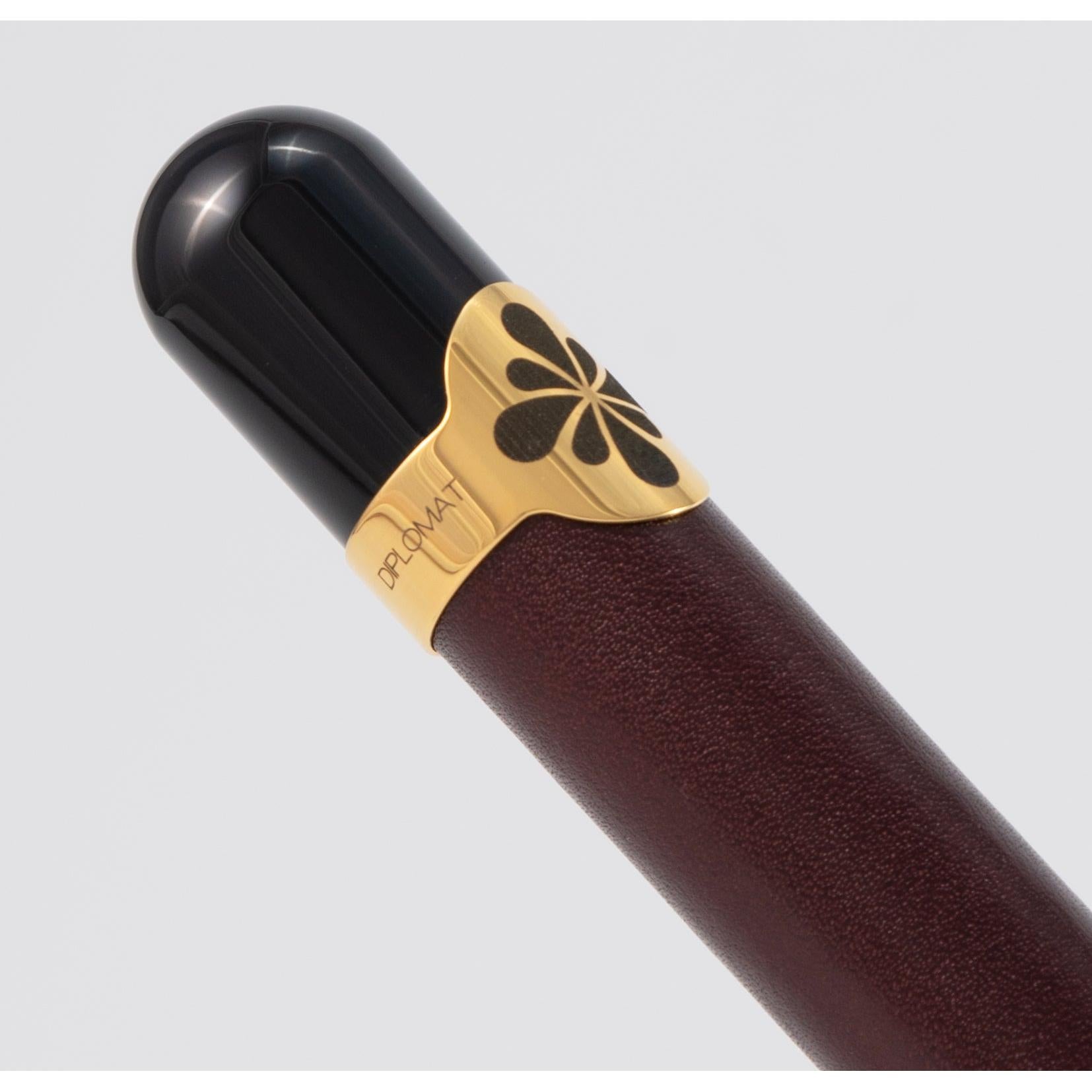 DPM XO Cuir Rouge Stylo Plume-Stylo Plume-Diplomat-Papeterie du Dôme