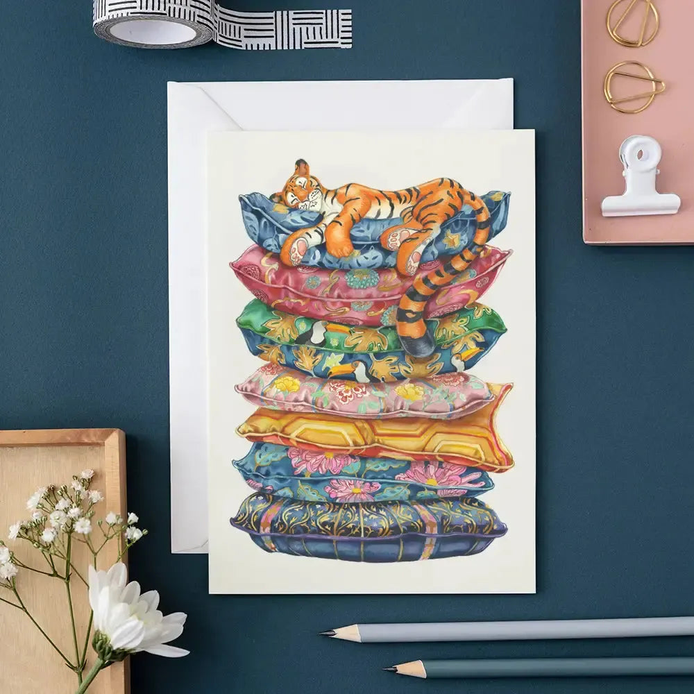 TDM Carte Double-Carterie-The DM Collection-Tiger Asleep On A Pile of Cushions-Papeterie du Dôme